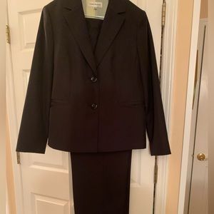 Lovely 2 pc Evan Picone dark brown pant suit
